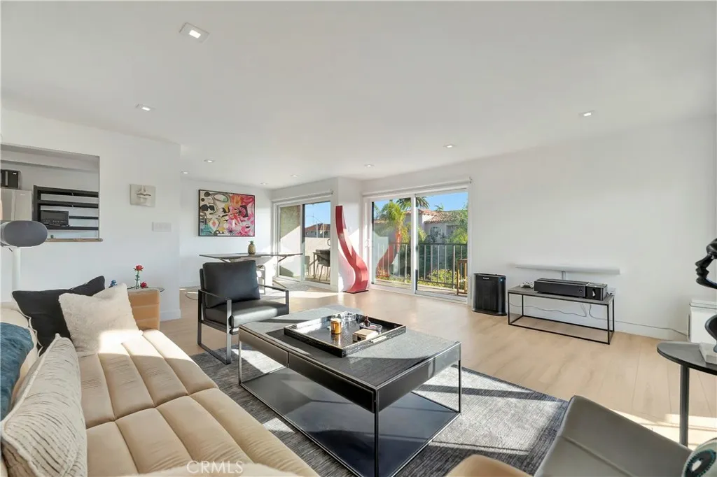 605 Redondo 308, Long Beach, California 90814 home-pic-4